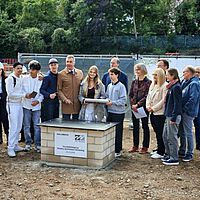 „Jetzt geht es endlich los!“ – Grundsteinlegung des neuen Schulgebäudes