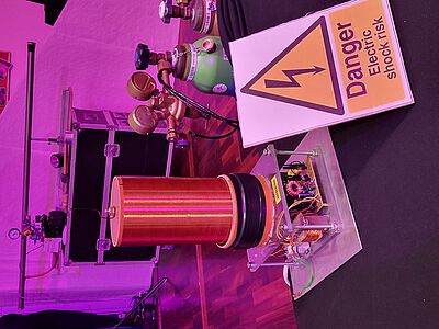 Ein Tag voller Blitze, Ballons und Raketen - Die Klasse 6c zu Besuch der Physikshow an der Universität Bonn