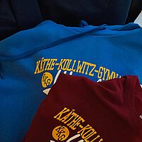 Erfolgreicher Verkauf der KKG-Schulkleidung