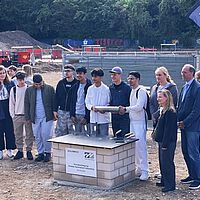 „Jetzt geht es endlich los!“ – Grundsteinlegung des neuen Schulgebäudes